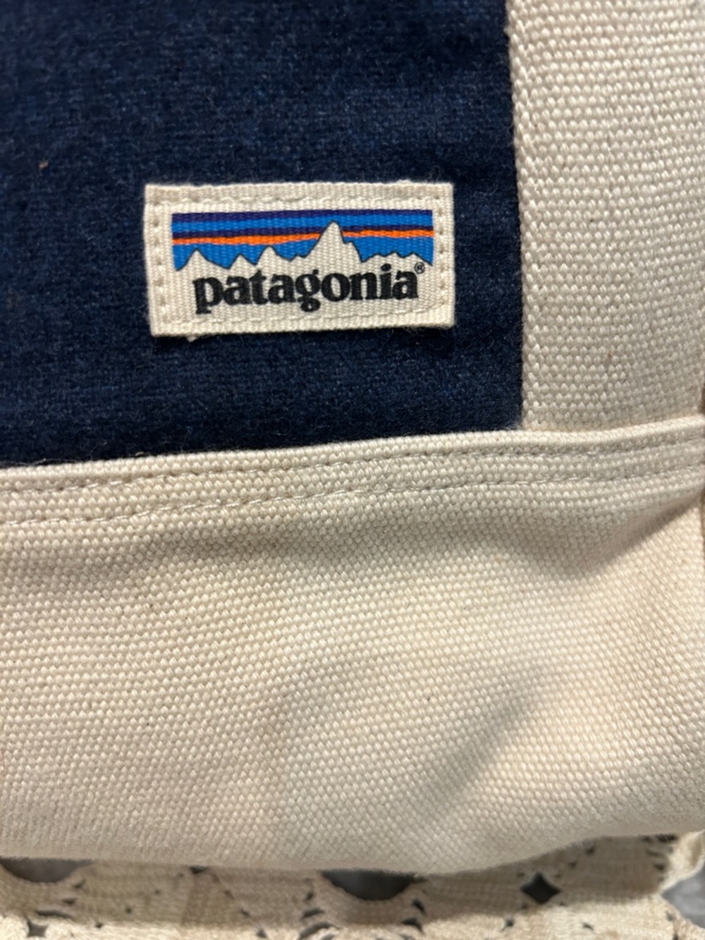 Unisex Patagonia Naturals shoulder tote birch white and blue.